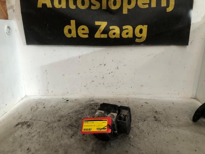 Begagnade ABS-pump Ford Fiesta 6 (JA8) 1.6 TDCi 95 Pris € 125,00 Marginaltabell erbjuds av Autodemontage de Zaag