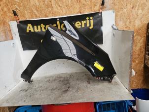 Gebrauchte Kotflügel rechts vorne Opel Corsa D 1.4 16V Twinport Preis € 70,00 Margenregelung angeboten von Autodemontage de Zaag