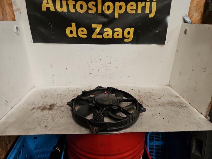 Gebrauchte Kühlerventilator Renault Megane III Grandtour (KZ) 1.4 16V TCe 130 Preis € 50,00 Margenregelung angeboten von Autodemontage de Zaag