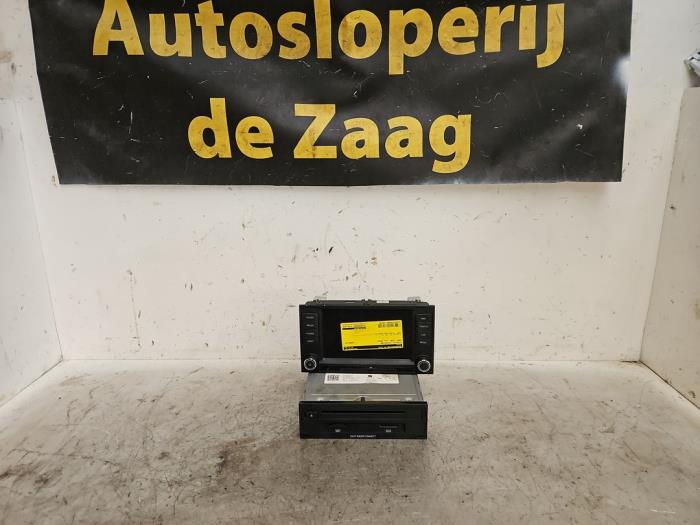 Begagnade Innerdisplay Seat Leon ST (5FF) 1.4 TSI ACT 16V Pris € 250,00 Marginaltabell erbjuds av Autodemontage de Zaag