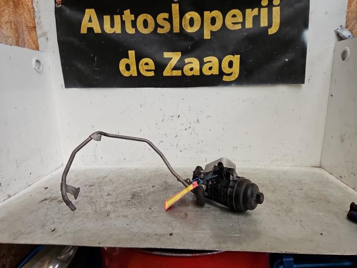 Gebrauchte Ölfiltergehäuse Mercedes A (W176) 1.6 A-200 16V Preis € 50,00 Margenregelung angeboten von Autodemontage de Zaag