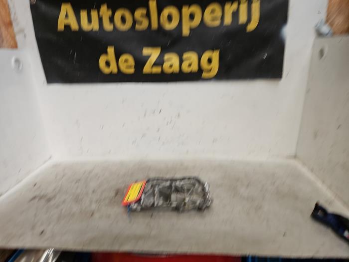 Usagé Couvercle de distribution Mercedes A (W176) 1.6 A-200 16V Prix € 50,00 Règlement à la marge proposé par Autodemontage de Zaag
