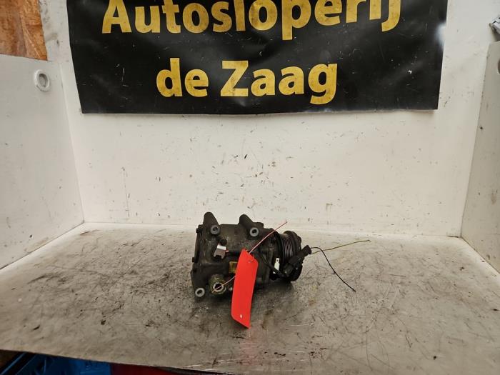 Usagé Compresseur de clim Ford Focus 1 1.6 16V Prix € 60,00 Règlement à la marge proposé par Autodemontage de Zaag