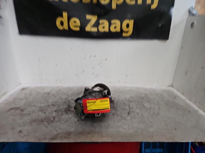 Usagé Pompe clim Renault Captur I (2R) 0.9 Energy TCE 12V Prix € 70,00 Règlement à la marge proposé par Autodemontage de Zaag
