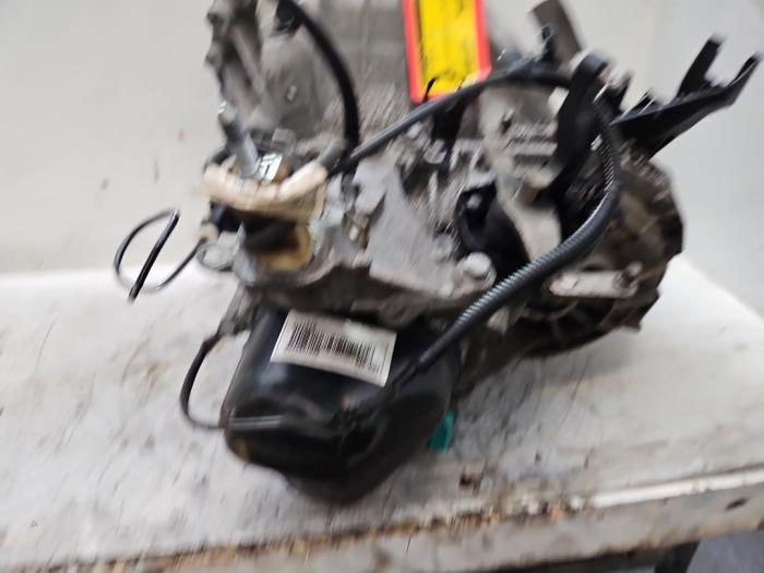 Getriebe van een Renault Captur I (2R) 0.9 Energy TCE 12V 2018