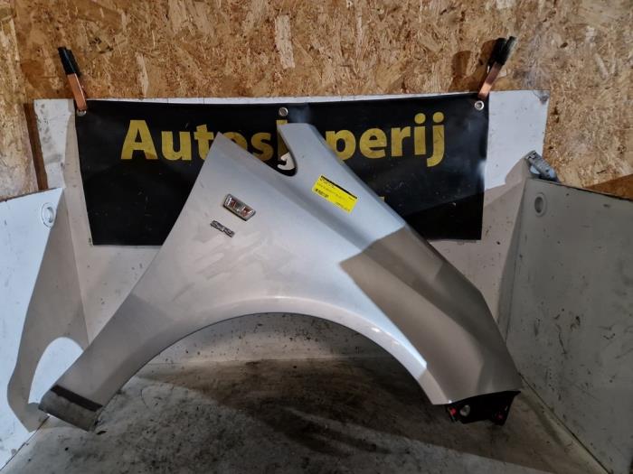 Aile avant droite d'un Opel Corsa D 1.4 16V Twinport 2012