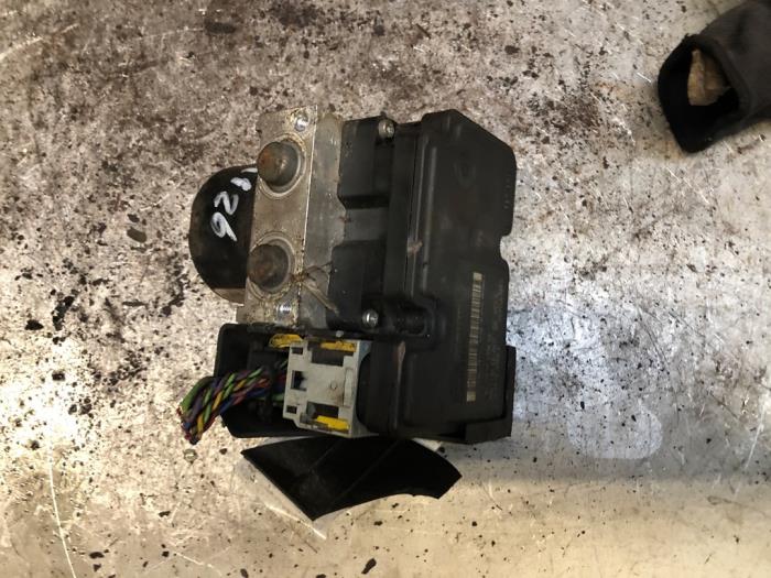Usagé Bloc ABS Peugeot 207/207+ (WA/WC/WM) 1.4 16V Prix € 70,00 Règlement à la marge proposé par Autodemontage de Zaag