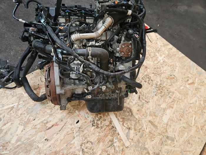 Engine from a Citroën C3 (SC) 1.6 BlueHDI 75 2015