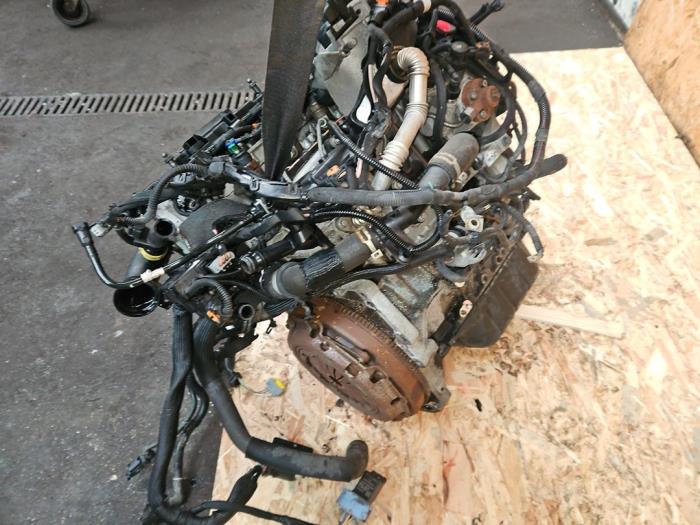 Engine from a Citroën C3 (SC) 1.6 BlueHDI 75 2015