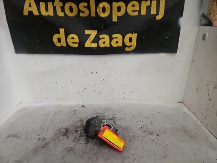 Gebrauchte Drosselklappengehäuse Peugeot 206 (2A/C/H/J/S) 1.4 XR,XS,XT,Gentry Preis € 25,00 Margenregelung angeboten von Autodemontage de Zaag