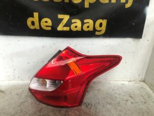 Usagé Feu arrière droit Ford Focus 3 1.0 Ti-VCT EcoBoost 12V 100 Prix € 35,00 Règlement à la marge proposé par Autodemontage de Zaag