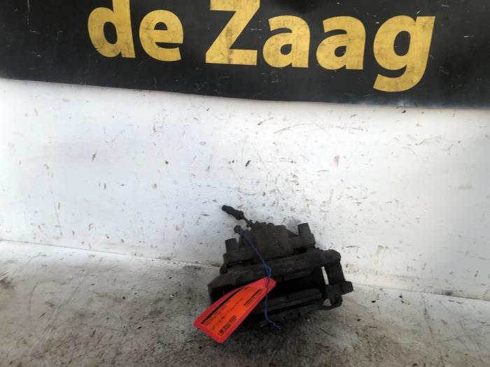 Gebrauchte Bremszange links vorne Ford Focus 3 ST 2.0 ST EcoBoost 16V Preis € 100,00 Margenregelung angeboten von Autodemontage de Zaag