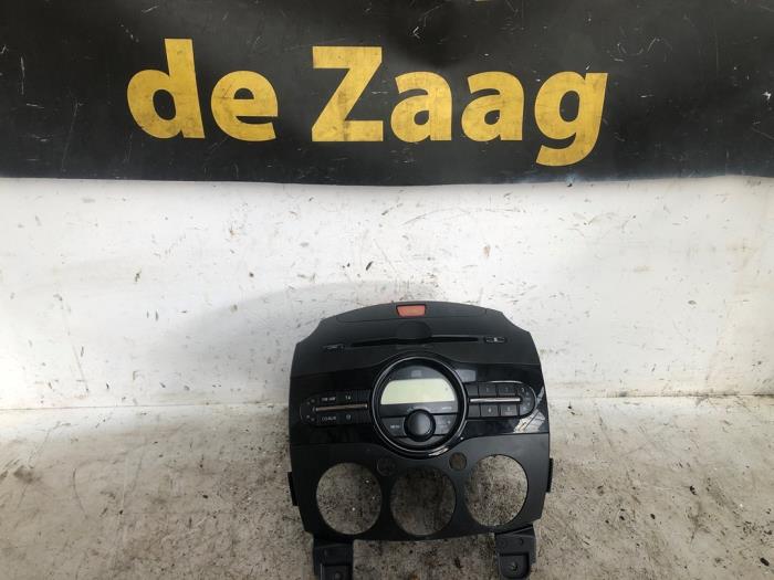 Gebrauchte Radio Mazda 2 (DE) 1.3 16V MZR Preis € 70,00 Margenregelung angeboten von Autodemontage de Zaag