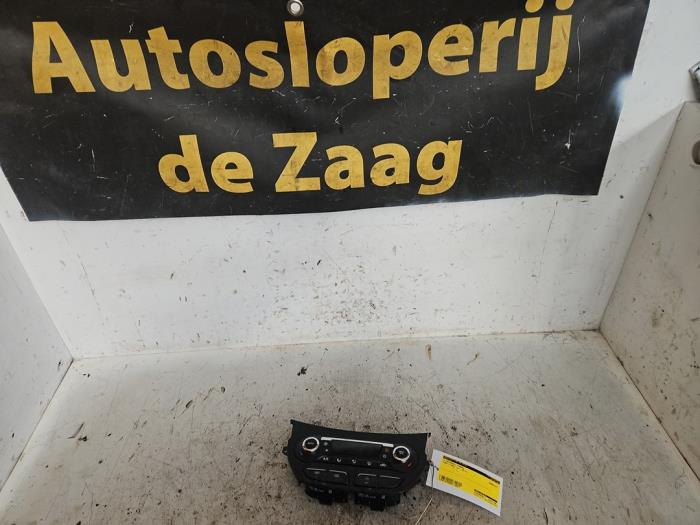 Używane Panel climatronic Ford C-Max (DXA) 1.0 Ti-VCT EcoBoost 12V 125 Cena € 50,00 Procedura marży oferowane przez Autodemontage de Zaag