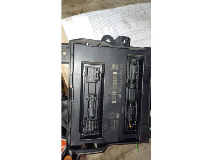 Używane Modul Comfort Audi A4 Avant (B8) 1.8 TFSI 16V Quattro Cena € 80,00 Procedura marży oferowane przez Autodemontage de Zaag