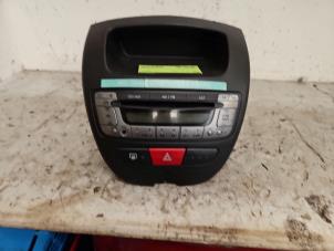 Usagé Radio Peugeot 107 1.0 12V Prix € 40,00 Règlement à la marge proposé par Autodemontage de Zaag
