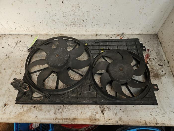 Gebrauchte Kühlerventilator Volkswagen Golf V (1K1) 1.6 FSI 16V Preis € 40,00 Margenregelung angeboten von Autodemontage de Zaag