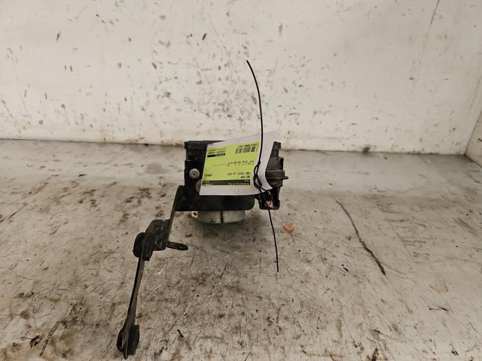 Begagnade ABS-pump Ford Fiesta 7 1.5 EcoBoost 12V ST Pris € 175,00 Marginaltabell erbjuds av Autodemontage de Zaag