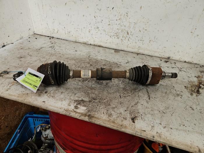 Gebrauchte Antriebswelle links vorne Ford Focus 3 Wagon 1.0 Ti-VCT EcoBoost 12V 100 Preis € 100,00 Margenregelung angeboten von Autodemontage de Zaag
