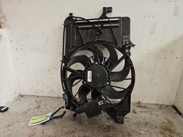 Gebrauchte Kühlerventilator Ford Focus 3 Wagon 1.0 Ti-VCT EcoBoost 12V 100 Preis € 40,00 Margenregelung angeboten von Autodemontage de Zaag