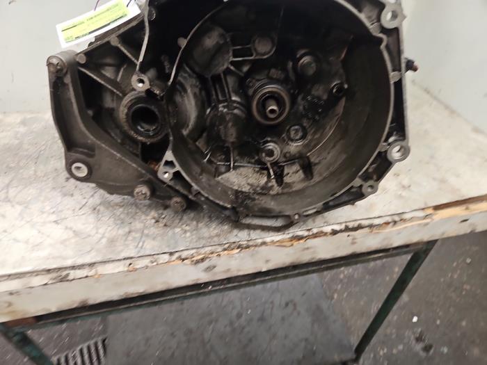 Usagé Boîte de vitesse Opel Corsa E 1.0 SIDI Turbo 12V Prix € 500,00 Règlement à la marge proposé par Autodemontage de Zaag