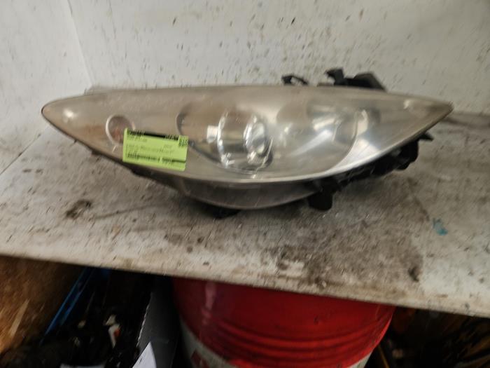 Używane Reflektor lewy Peugeot 307 SW (3H) 2.0 HDi 135 16V FAP Cena € 50,00 Procedura marży oferowane przez Autodemontage de Zaag