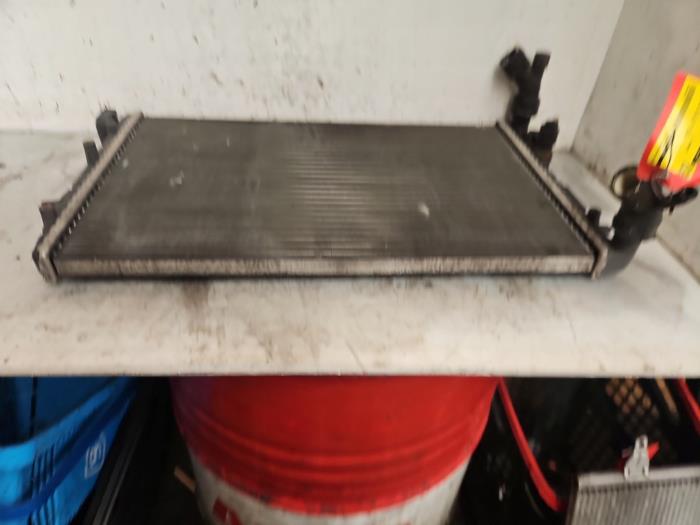 Usagé Radiateur Volkswagen Polo IV (9N1/2/3) 1.4 16V Prix € 40,00 Règlement à la marge proposé par Autodemontage de Zaag