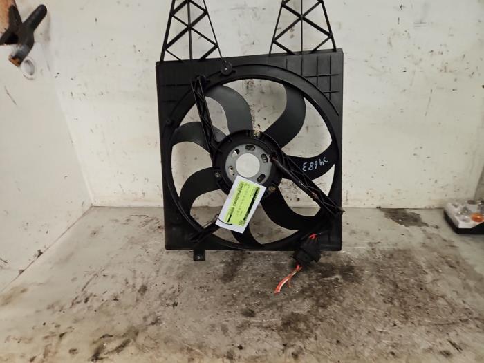 Gebrauchte Kühlerventilator Volkswagen Polo IV (9N1/2/3) 1.2 Preis € 35,00 Margenregelung angeboten von Autodemontage de Zaag