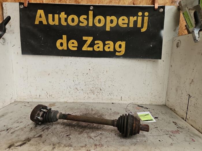 Gebrauchte Antriebswelle links vorne Volkswagen Golf V (1K1) 1.4 FSI 16V Preis € 25,00 Margenregelung angeboten von Autodemontage de Zaag