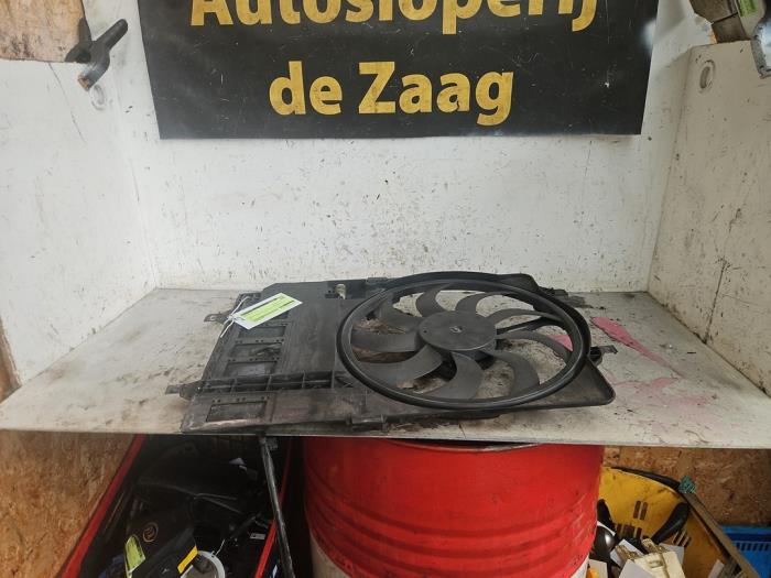 Używane Wentylator grzewczy BMW Mini (R50/53) 1.6 16V Cooper Cena € 40,00 Procedura marży oferowane przez Autodemontage de Zaag