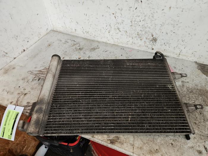 Usagé Radiateur clim Volkswagen Polo IV (9N1/2/3) 1.4 16V 75 Prix € 40,00 Règlement à la marge proposé par Autodemontage de Zaag
