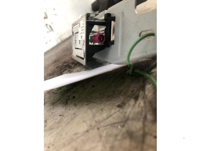Używane Antena Ford Fiesta 7 1.5 EcoBoost 12V ST Cena € 20,00 Procedura marży oferowane przez Autodemontage de Zaag