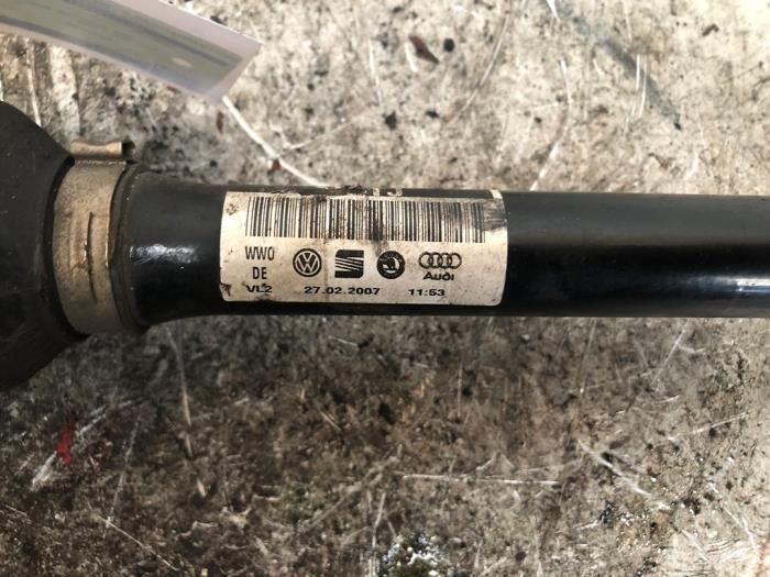 Gebrauchte Antriebswelle links vorne Volkswagen Golf V (1K1) 1.4 GT 16V Preis € 50,00 Margenregelung angeboten von Autodemontage de Zaag