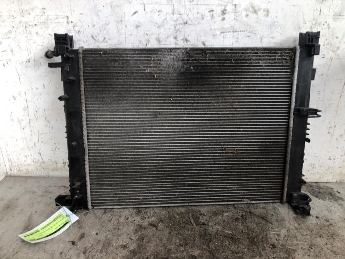 Usagé Radiateur Renault Clio IV Estate/Grandtour (7R) 0.9 Energy TCE 12V Prix € 35,00 Règlement à la marge proposé par Autodemontage de Zaag