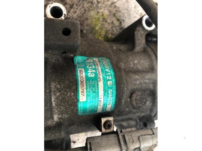 Usagé Pompe clim Renault Clio III (BR/CR) 1.4 16V Prix € 70,00 Règlement à la marge proposé par Autodemontage de Zaag