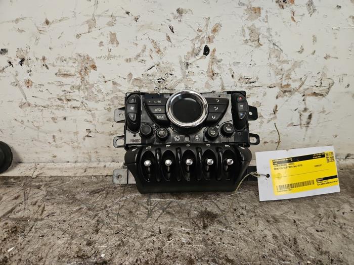 Używane Panel climatronic Mini Countryman (R60) 1.6 Cooper D ALL4 Cena € 40,00 Procedura marży oferowane przez Autodemontage de Zaag