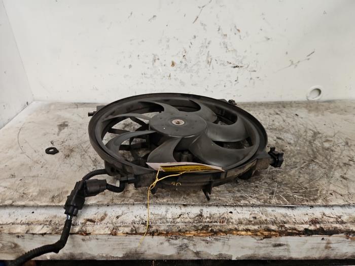 Gebrauchte Kühlerventilator Hyundai i20 1.4i 16V Preis € 40,00 Margenregelung angeboten von Autodemontage de Zaag