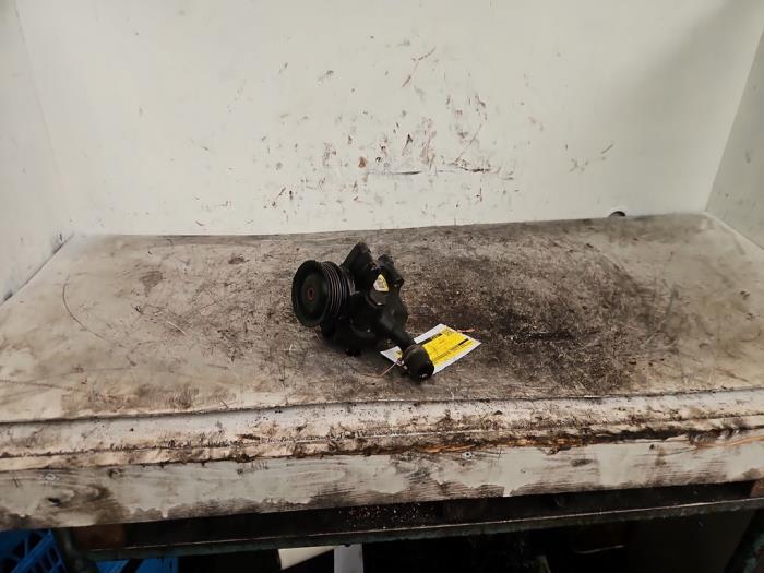 Usagé Pompe de direction Ford Fiesta 5 (JD/JH) 1.25 16V Prix € 35,00 Règlement à la marge proposé par Autodemontage de Zaag