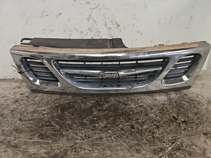 Używane Grill Saab 9-3 I (YS3D) 2.0t 16V Cena € 30,00 Procedura marży oferowane przez Autodemontage de Zaag