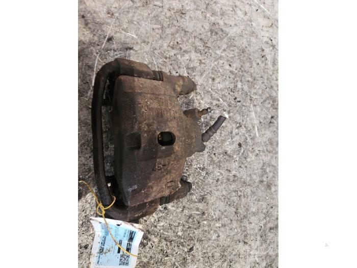 Begagnade Främre bromsok, höger Toyota Starlet (EP9) 1.3,XLi,GLi 16V Pris € 15,00 Marginaltabell erbjuds av Autodemontage de Zaag