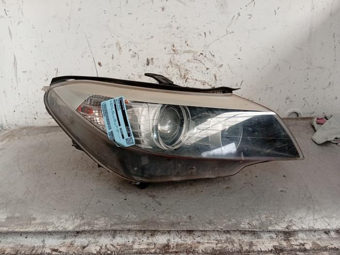 Używane Reflektor prawy BMW Z4 Roadster (E89) sDrive 23i 2.5 24V Cena € 499,99 Procedura marży oferowane przez Autodemontage de Zaag