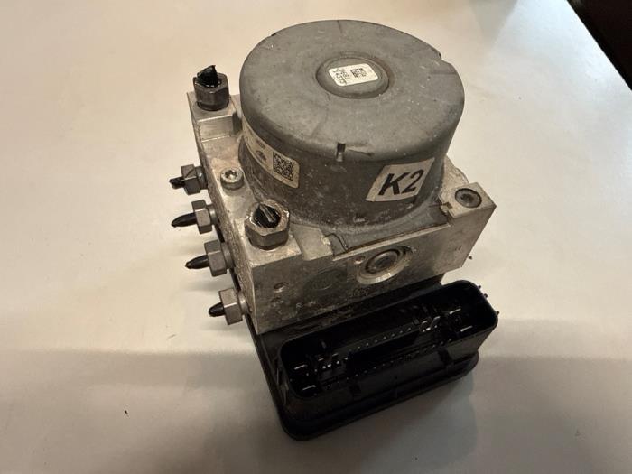 Begagnade ABS-pump Ford Fiesta 7 1.1 Ti-VCT 12V 85 Pris € 250,00 Marginaltabell erbjuds av Autodemontage de Zaag
