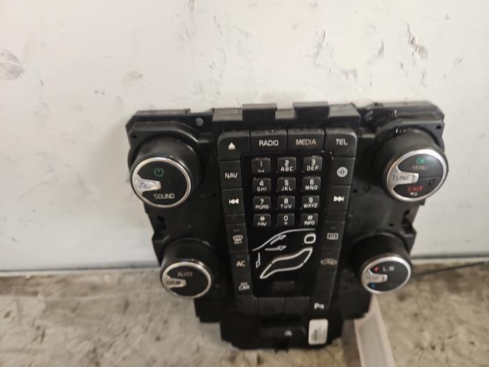 On-board computer controller from a Volvo V40 (MV) 2.0 T2 16V 2017