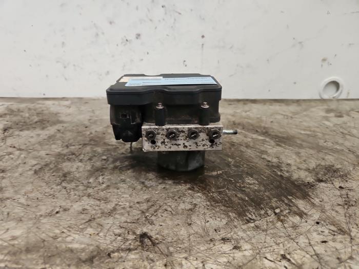 Gebrauchte ABS Pumpe Mercedes A (W176) 1.5 A-180 CDI, A-180d 16V Preis € 100,00 Margenregelung angeboten von Autodemontage de Zaag