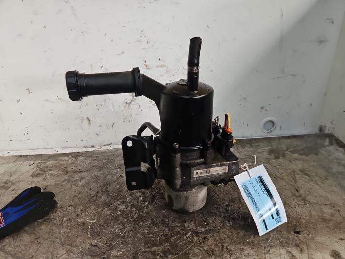 Begagnade Servostyrningspump Peugeot 307 (3A/C/D) 2.0 16V Pris € 70,00 Marginaltabell erbjuds av Autodemontage de Zaag