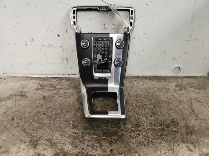Używane Panel climatronic Volvo V40 (MV) 2.0 T2 16V Cena € 50,00 Procedura marży oferowane przez Autodemontage de Zaag