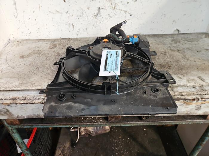 Gebrauchte Kühlerventilator Opel Crossland (X) 1.2 12V Preis € 50,00 Margenregelung angeboten von Autodemontage de Zaag