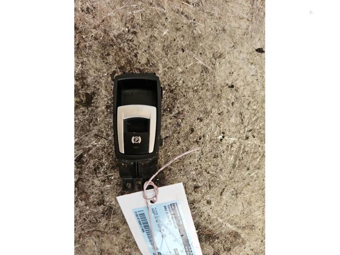 Używane Przelacznik hamulca postojowego BMW Z4 Roadster (E89) sDrive 23i 2.5 24V Cena € 39,99 Procedura marży oferowane przez Autodemontage de Zaag