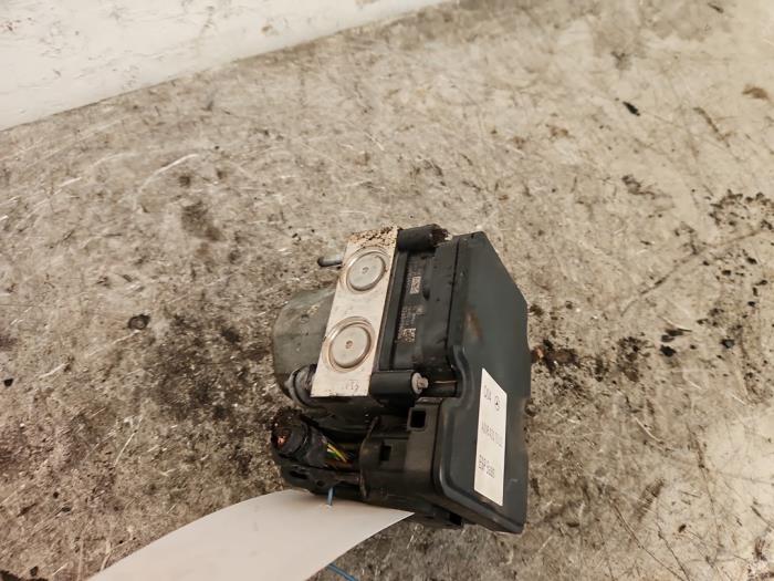 Gebrauchte ABS Pumpe Mercedes A (W176) 1.5 A-180 CDI, A-180d 16V Preis € 30,00 Margenregelung angeboten von Autodemontage de Zaag