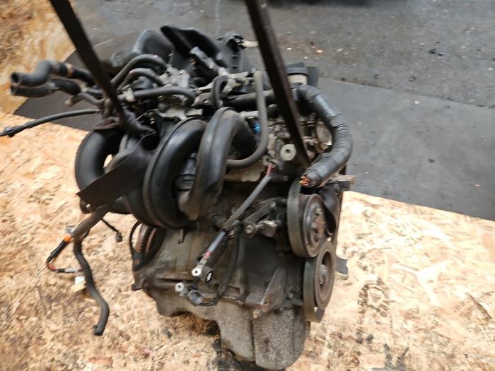 Motor van een Toyota Yaris (P1) 1.3 16V VVT-i 2004